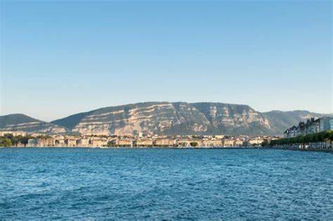Transfert VTC Saint Julien en Genevois / Aéroport Lyon Saint Exupéry
